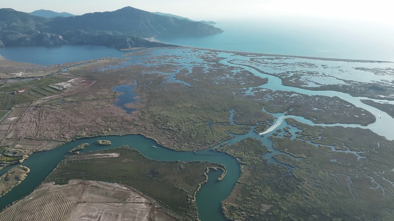 大岩三角洲和伊图祖海滩视频素材