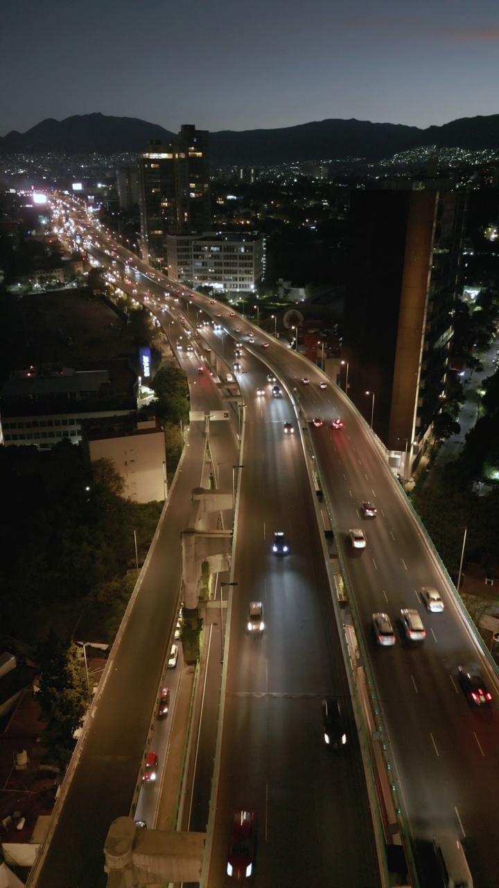 墨西哥城南部高架公路夜间视频素材