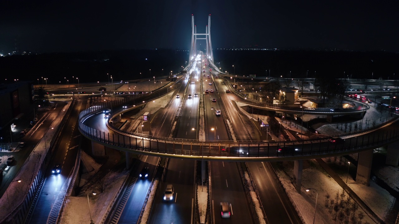 航拍多个路口，汽车在夜间行驶在现代化城市高速公路上视频素材