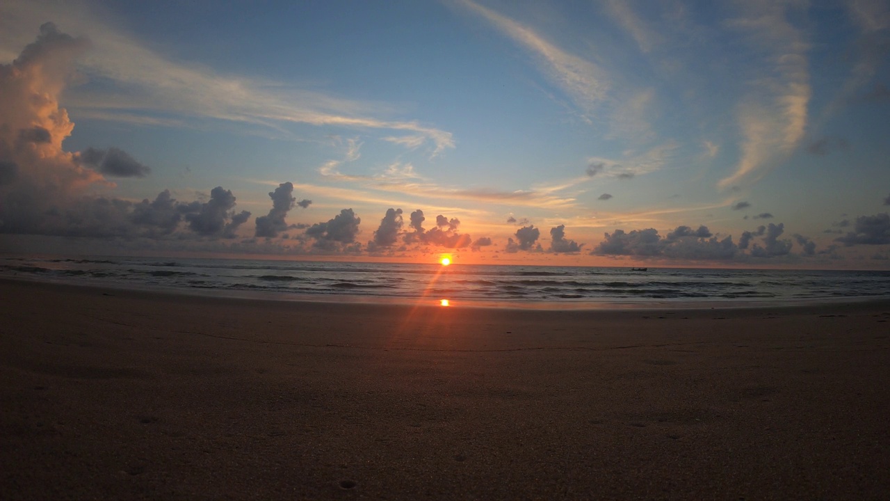 夕阳下的沙滩视频素材