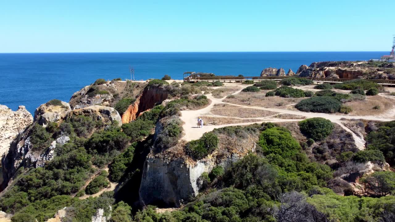 葡萄牙拉各斯Piedade Point的海滨风景视频素材