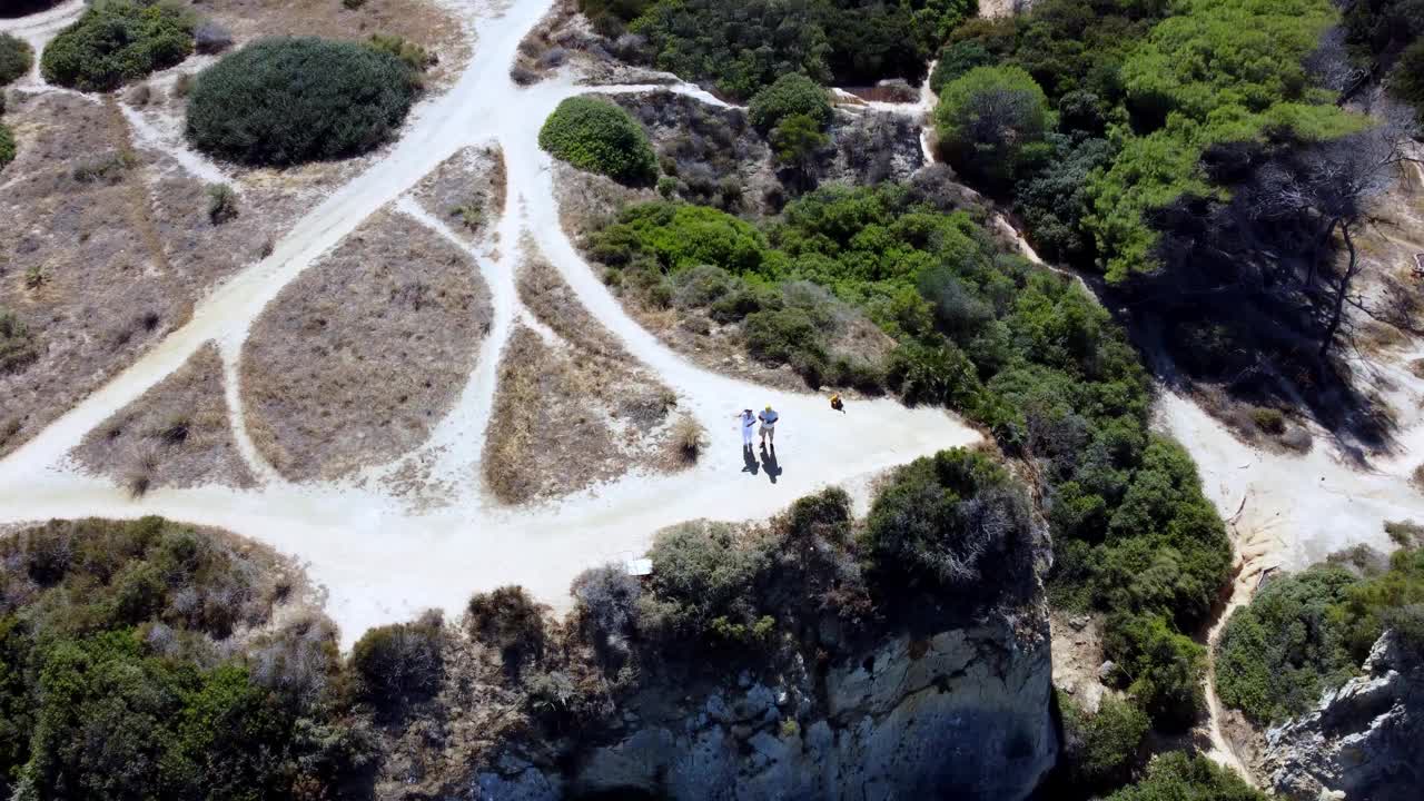 葡萄牙拉各斯Piedade Point的风景海岸无人机视图视频下载