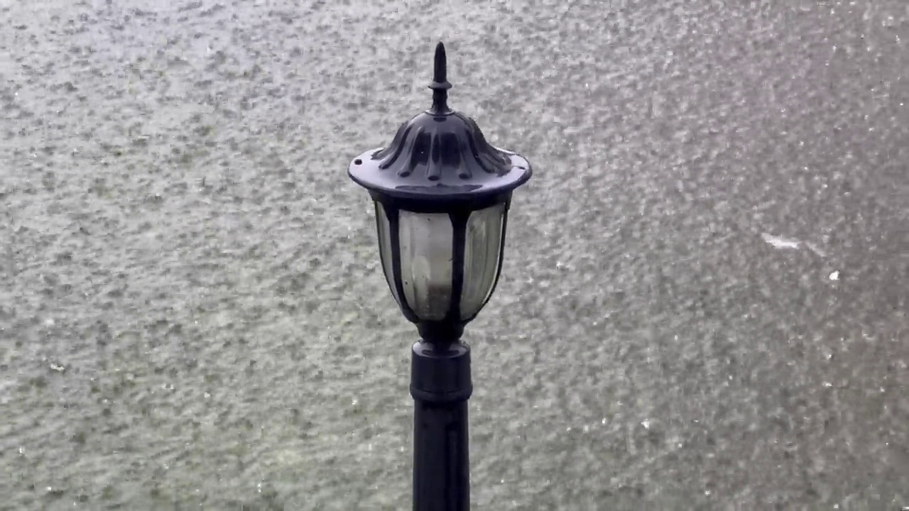 雨中的灯笼视频下载