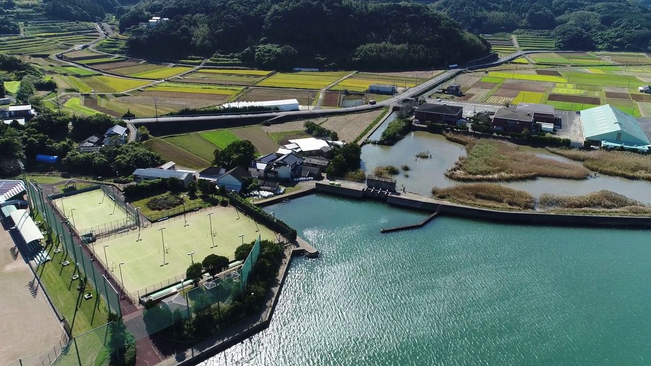 日本Iki岛的小水坝结构和大海视频素材