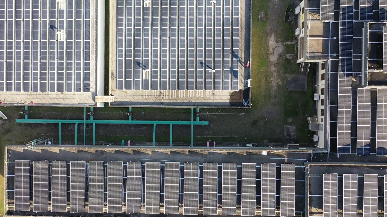 油罐和太阳能电池板视频素材