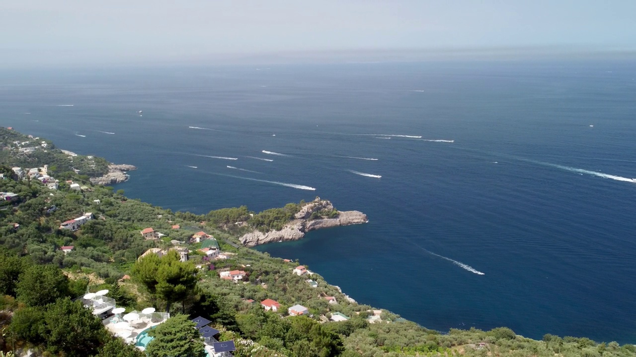 意大利夏季阿马尔菲海岸的鸟瞰图视频素材