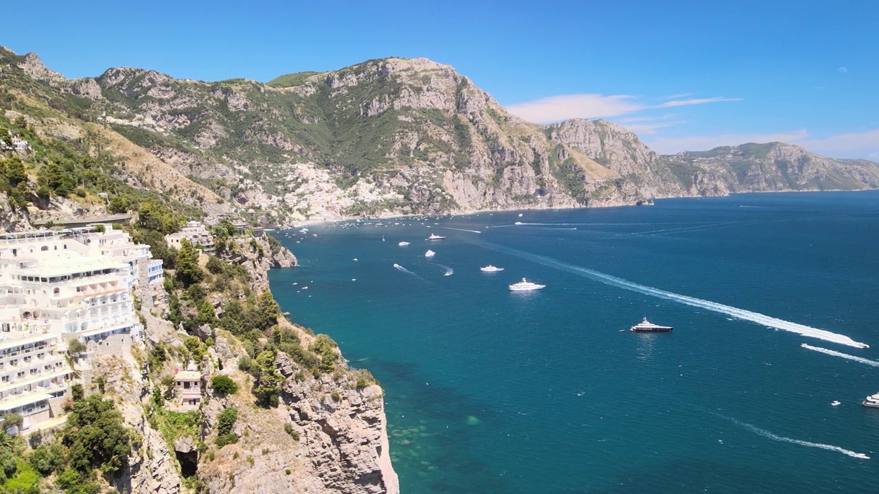 意大利夏季阿马尔菲海岸的鸟瞰图视频素材