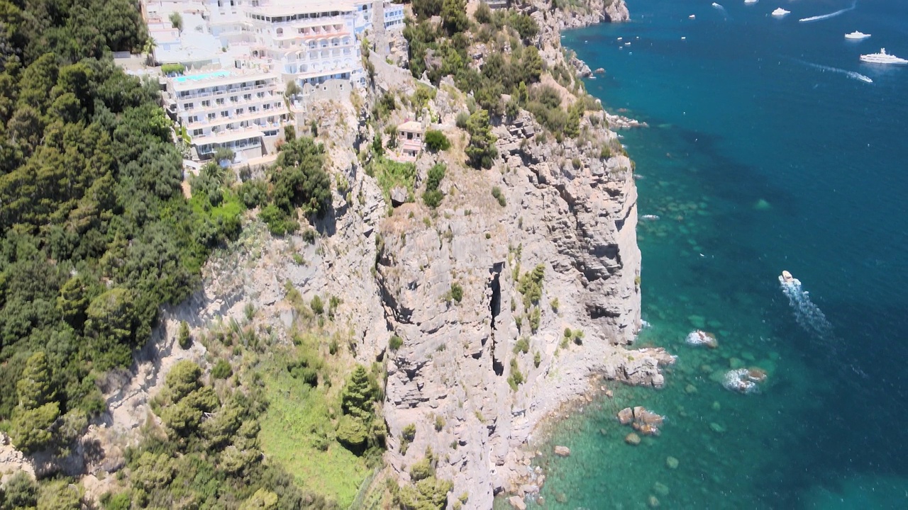 意大利夏季阿马尔菲海岸的鸟瞰图视频素材