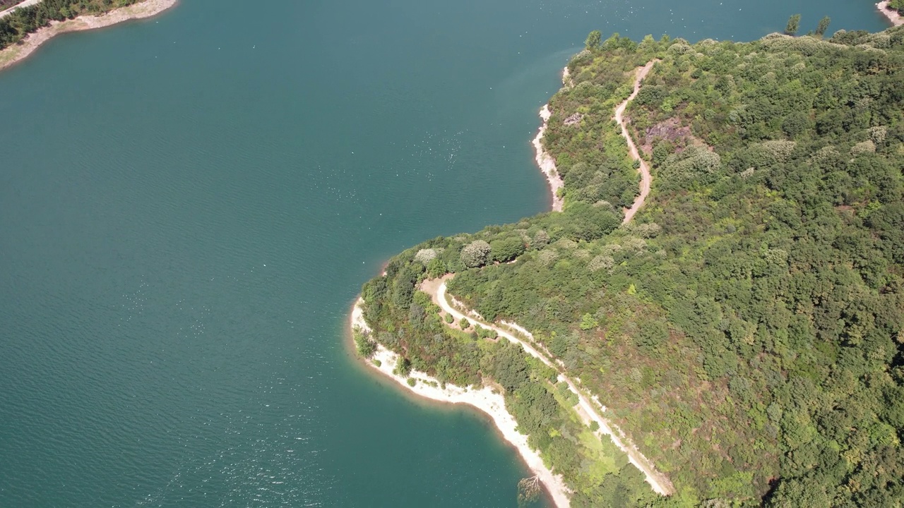 空中湖泊和森林视频素材