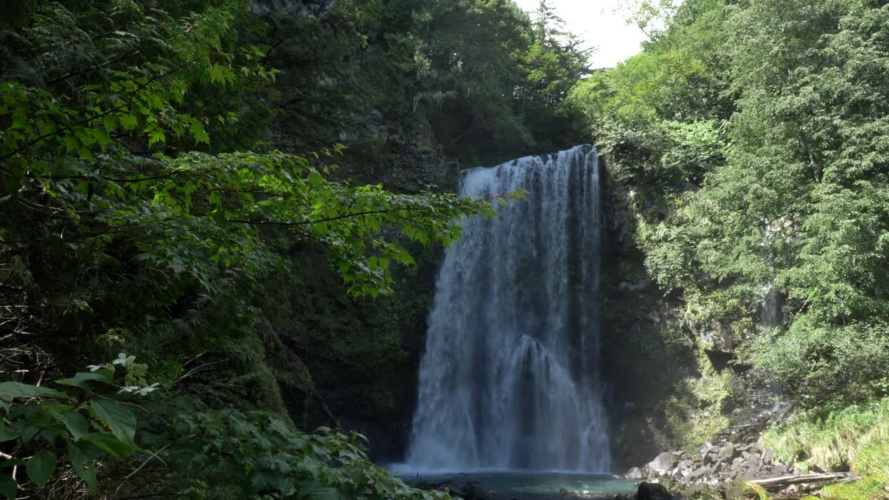 日本上口市的长野河和山视频素材