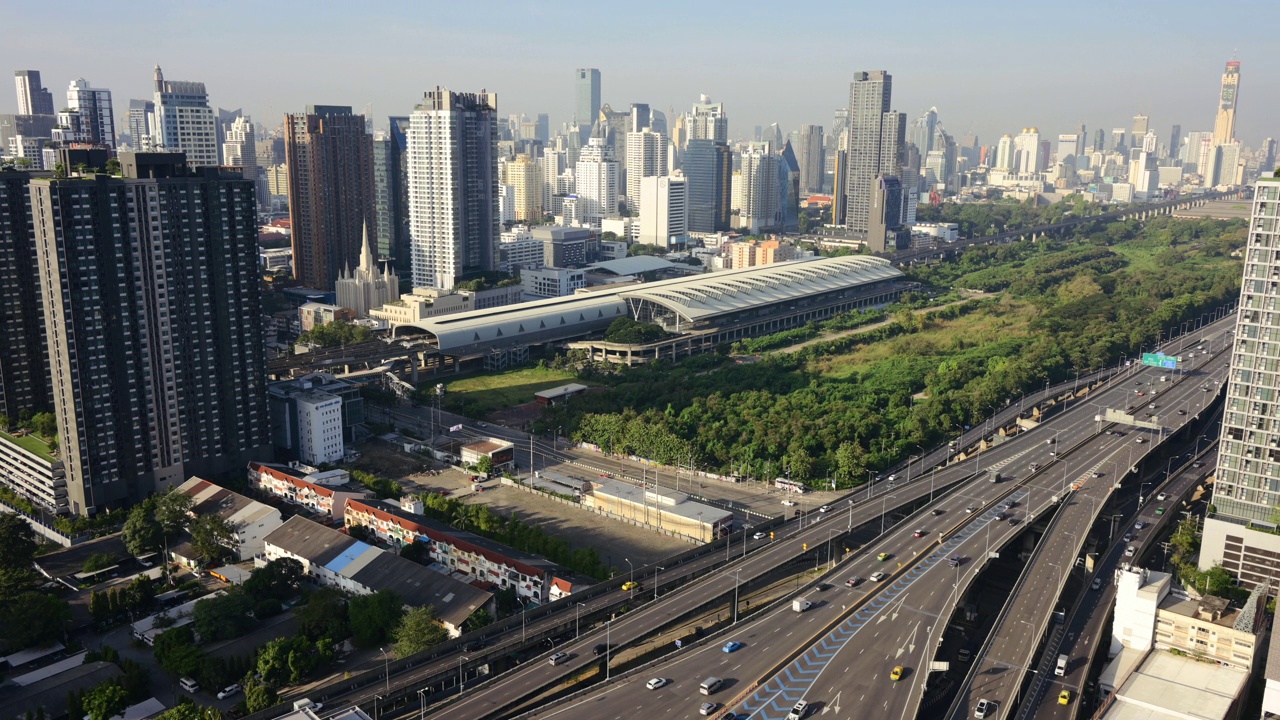 早晨城市景观曼谷中央商务区在泰国曼谷视频素材