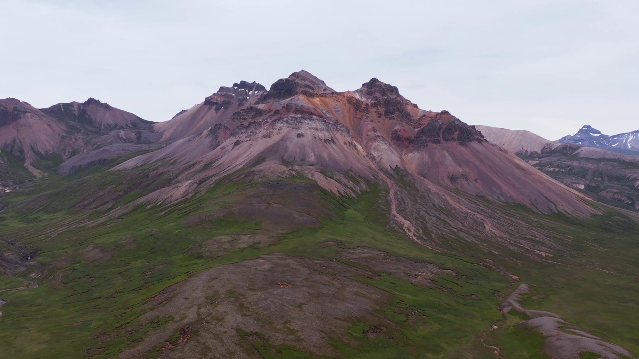 Staðarfjall volcanic mountain in wild Iceland landscape, aerial视频素材