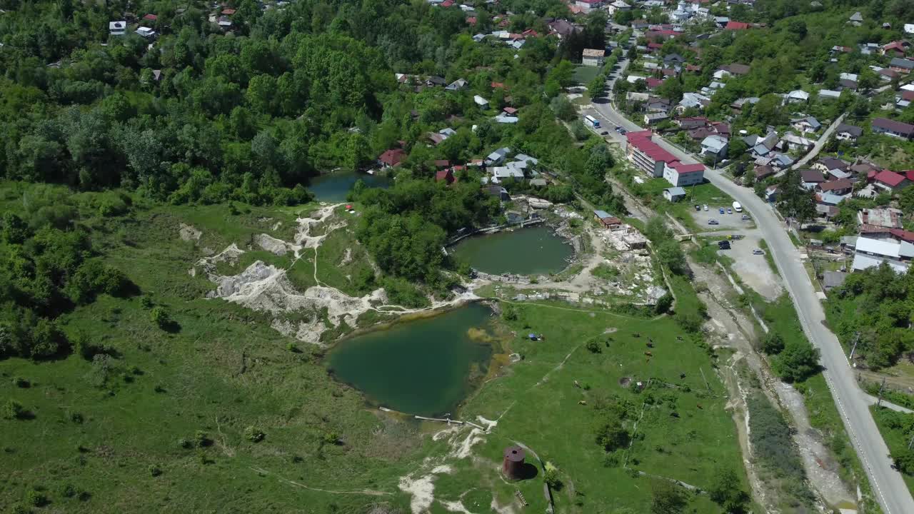 罗马尼亚普拉霍瓦地区Telega咸水湖上空的鸟瞰图视频素材