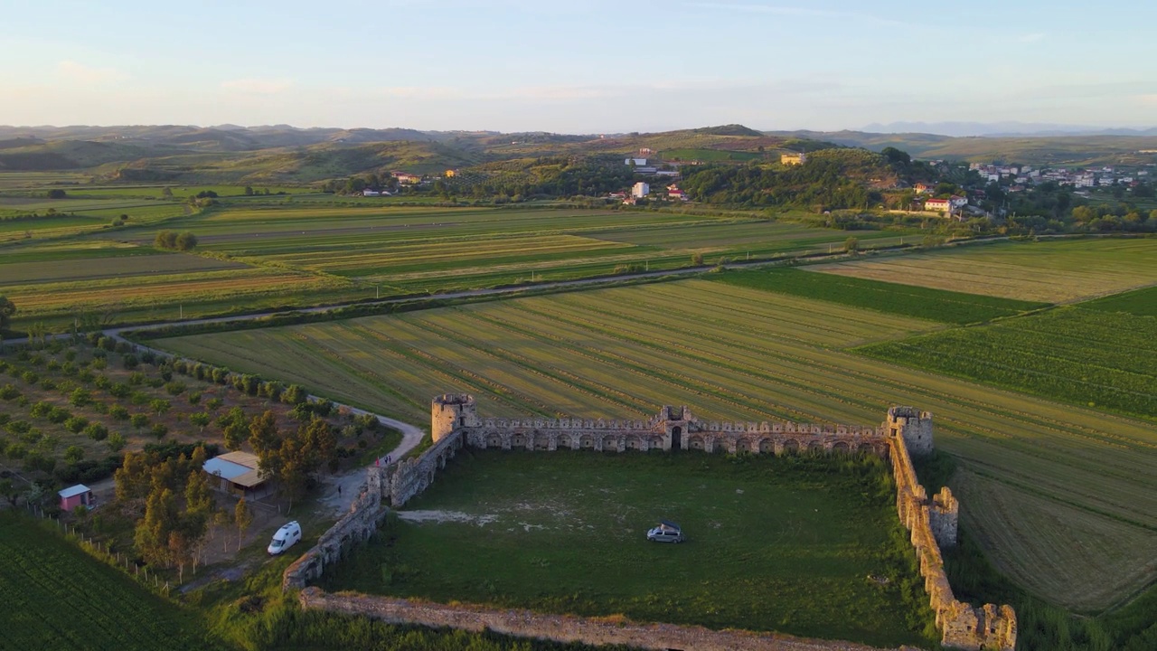 A view of a medieval quadrangular fortress The Fortress of Bashtovë  is a located close to the outflow of the Shkumbin River into the Adriatic Sea in Central Albania.视频素材