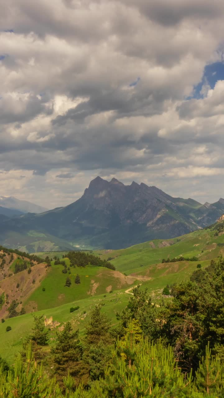 高加索山脉的夏季景观视频素材