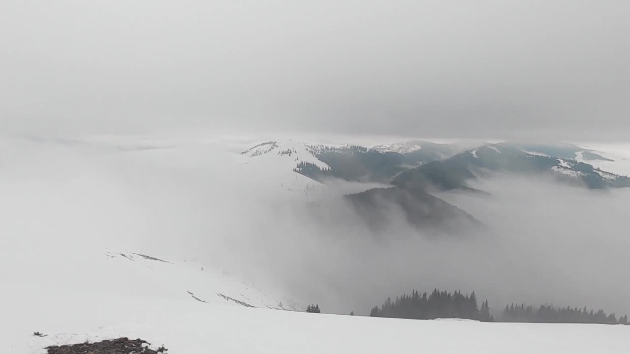 白雪皑皑的山景视频素材