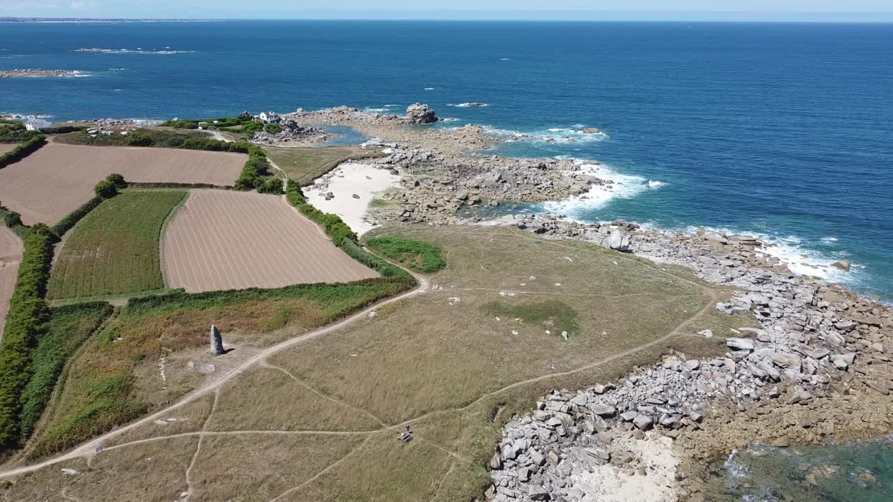 Cam-Louis Menhir鸟瞰图视频下载