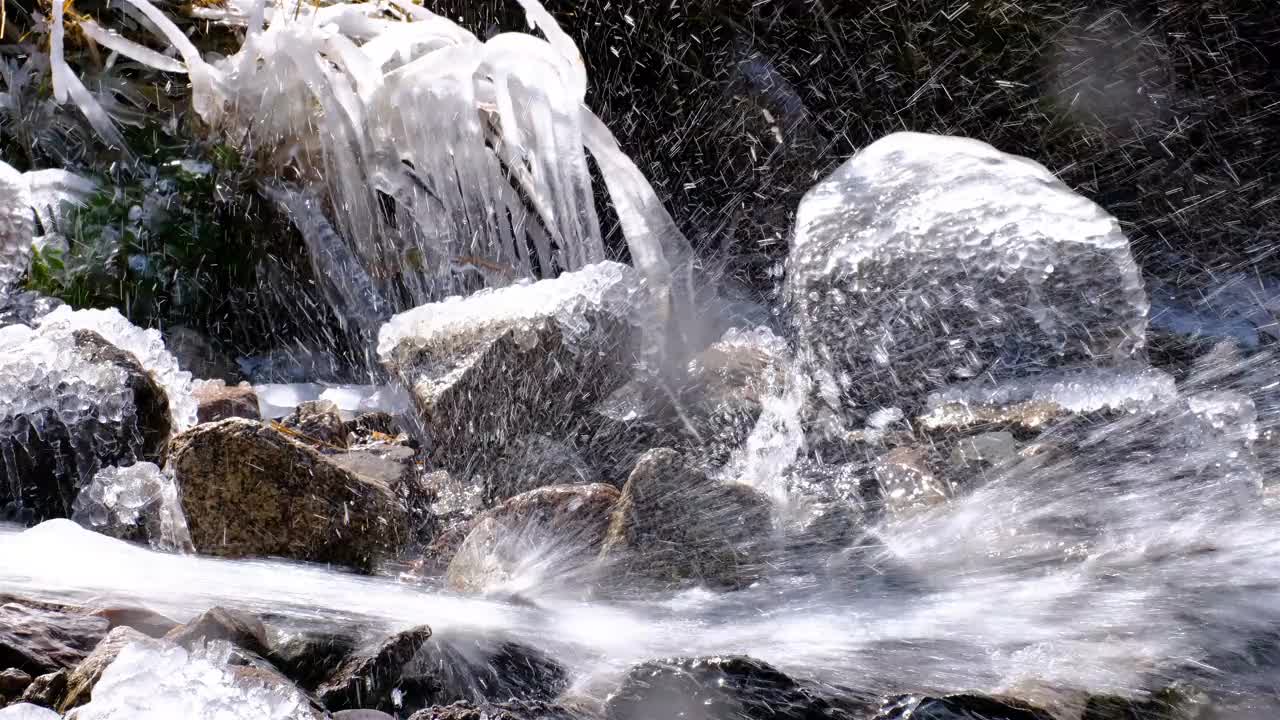 水流喷冰冬天视频素材