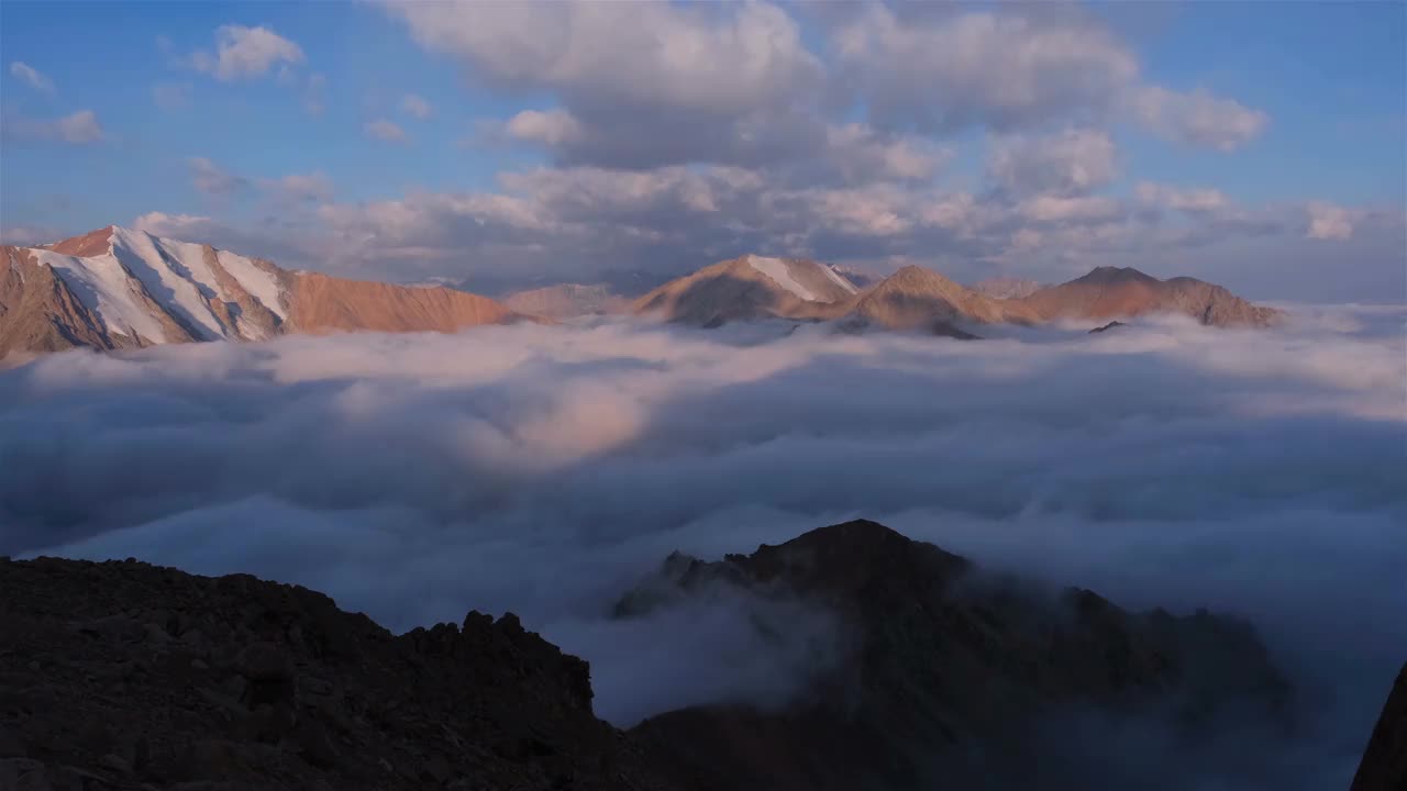 日出，山，高地，云，蓝天视频素材