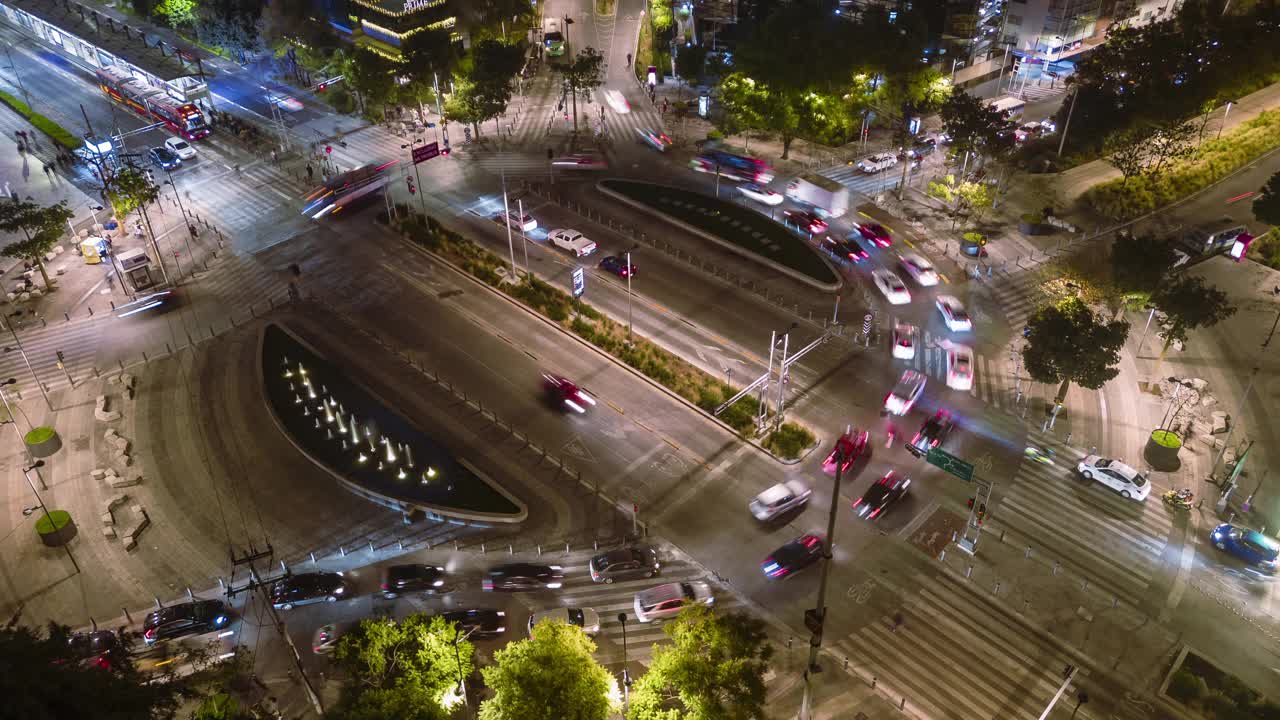 墨西哥城的夜间交通视频素材