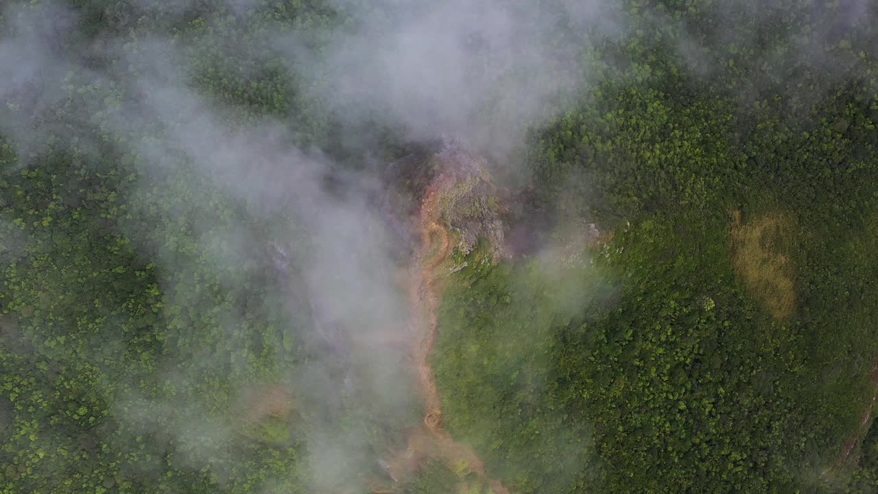 毛里求斯群岛Le Pouce山的鸟瞰图。视频素材