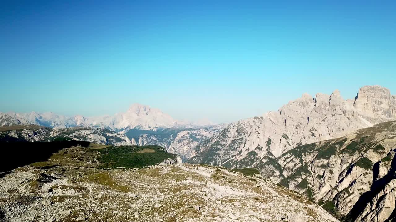 Tre Cime -时间流逝的Tre Cime di Lavaredo (Drei Zinnen)和周围的山脉在意大利白云石，南蒂罗尔(上阿迪杰)，意大利，欧洲。视频素材