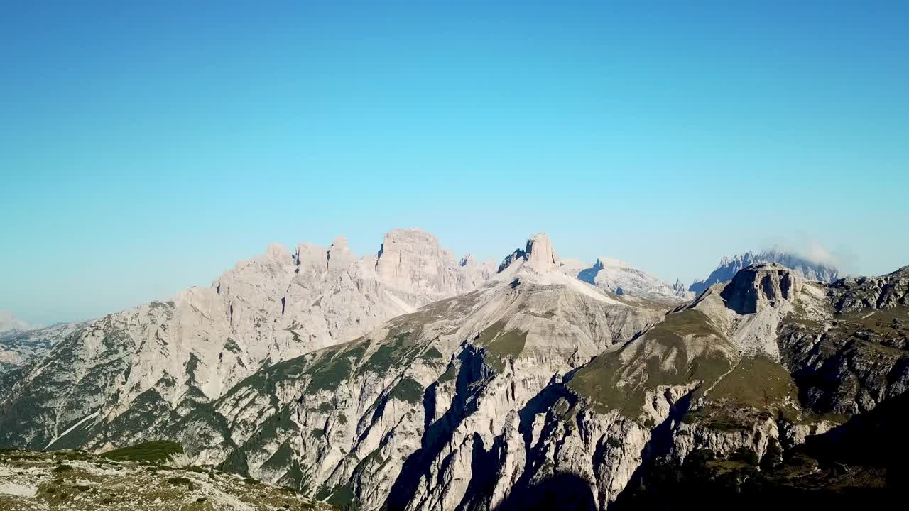 Tre Cime -时间流逝的Tre Cime di Lavaredo (Drei Zinnen)和周围的山脉在意大利白云石，南蒂罗尔(上阿迪杰)，意大利，欧洲。视频素材