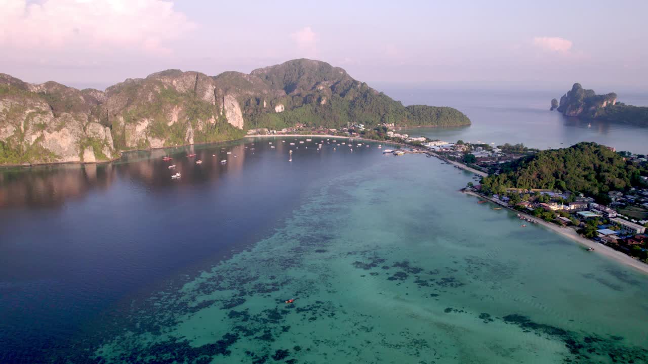 泰国皮皮岛的风景鸟瞰图。视频素材