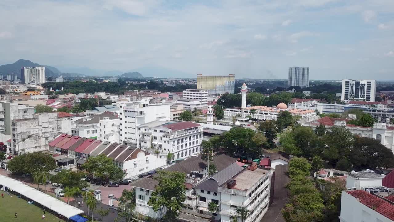 马来西亚怡保市的无人机景观视频素材