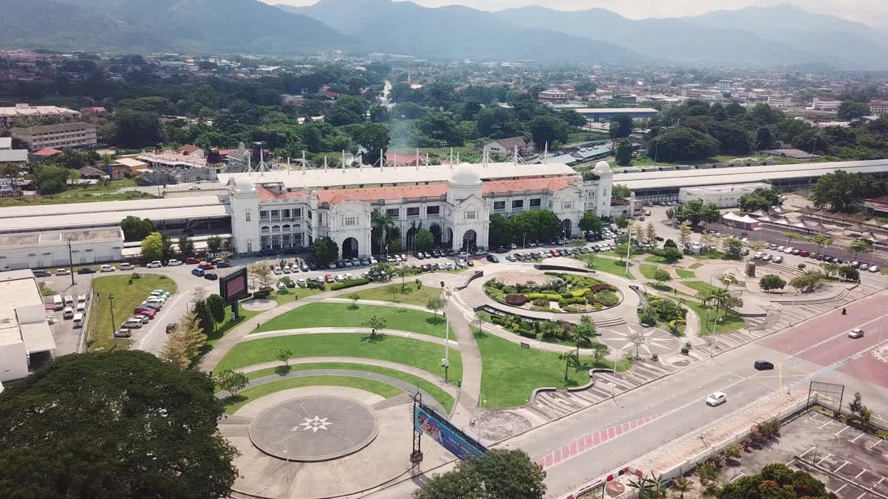 马来西亚怡保市的无人机景观视频素材