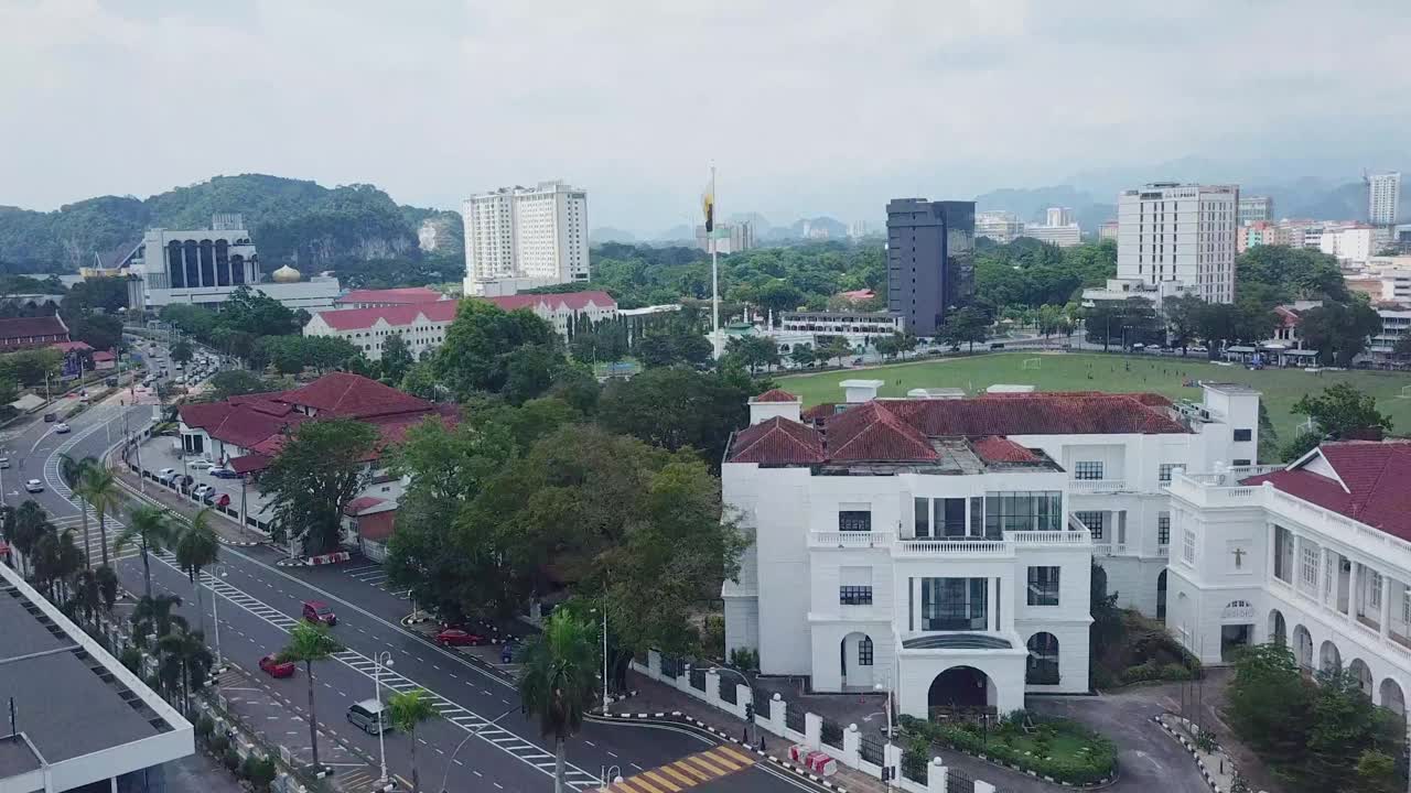 马来西亚怡保市的无人机景观视频素材