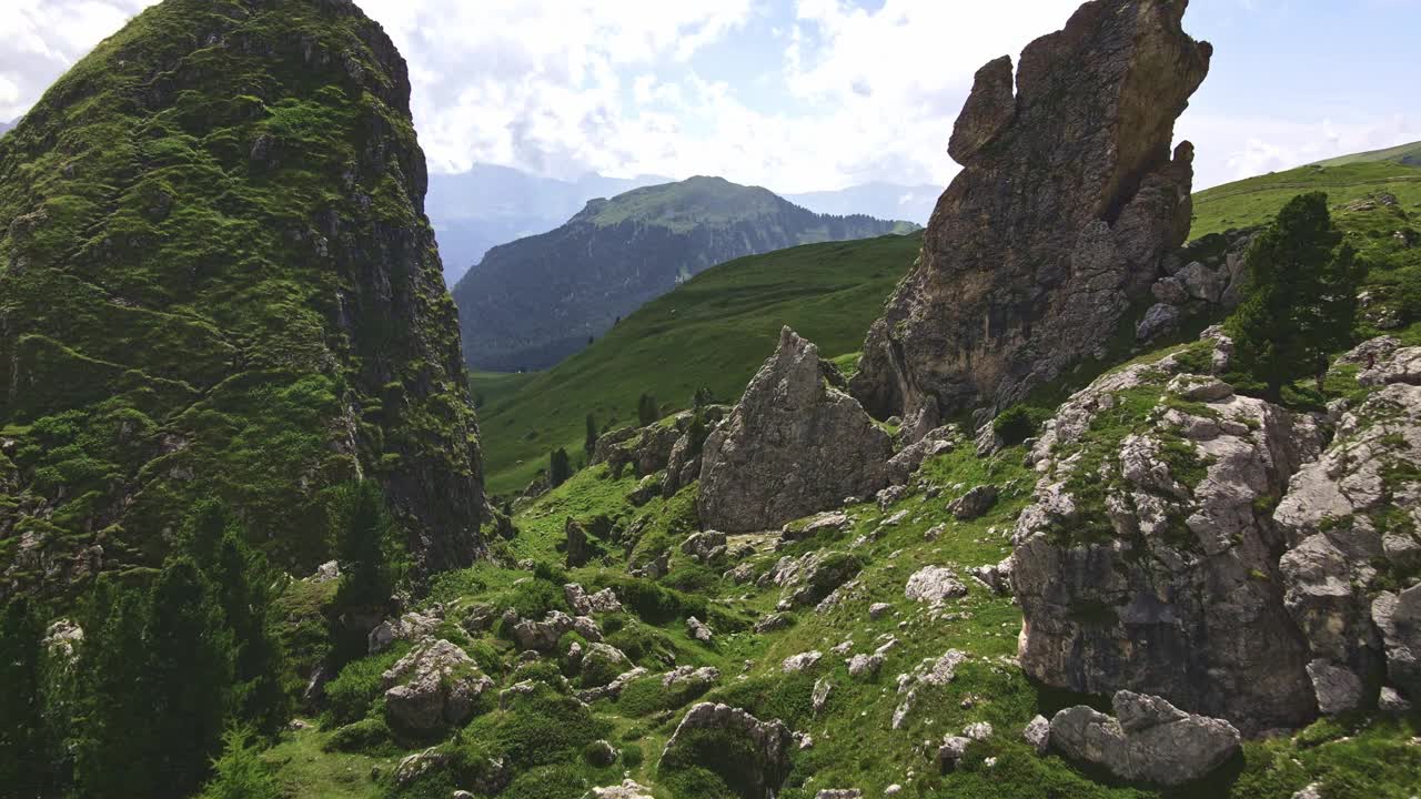 意大利道罗麦特炸药。夏天的山景。视频素材