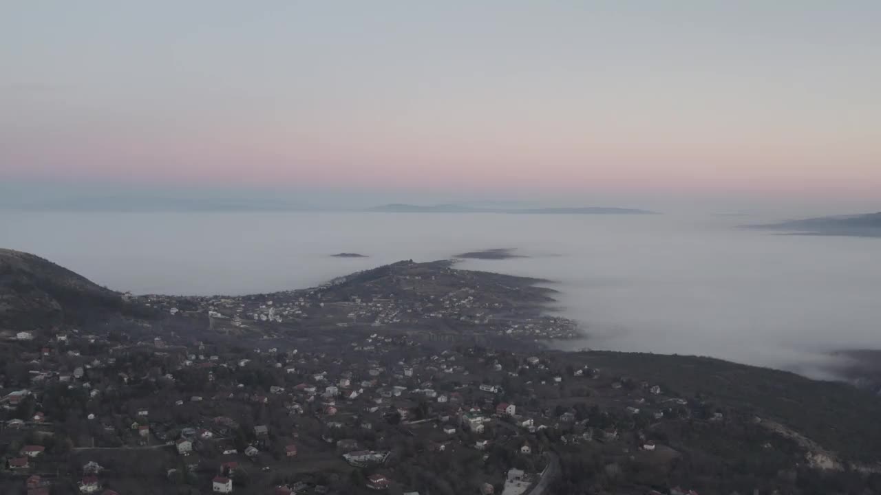 山村的大雾天视频素材