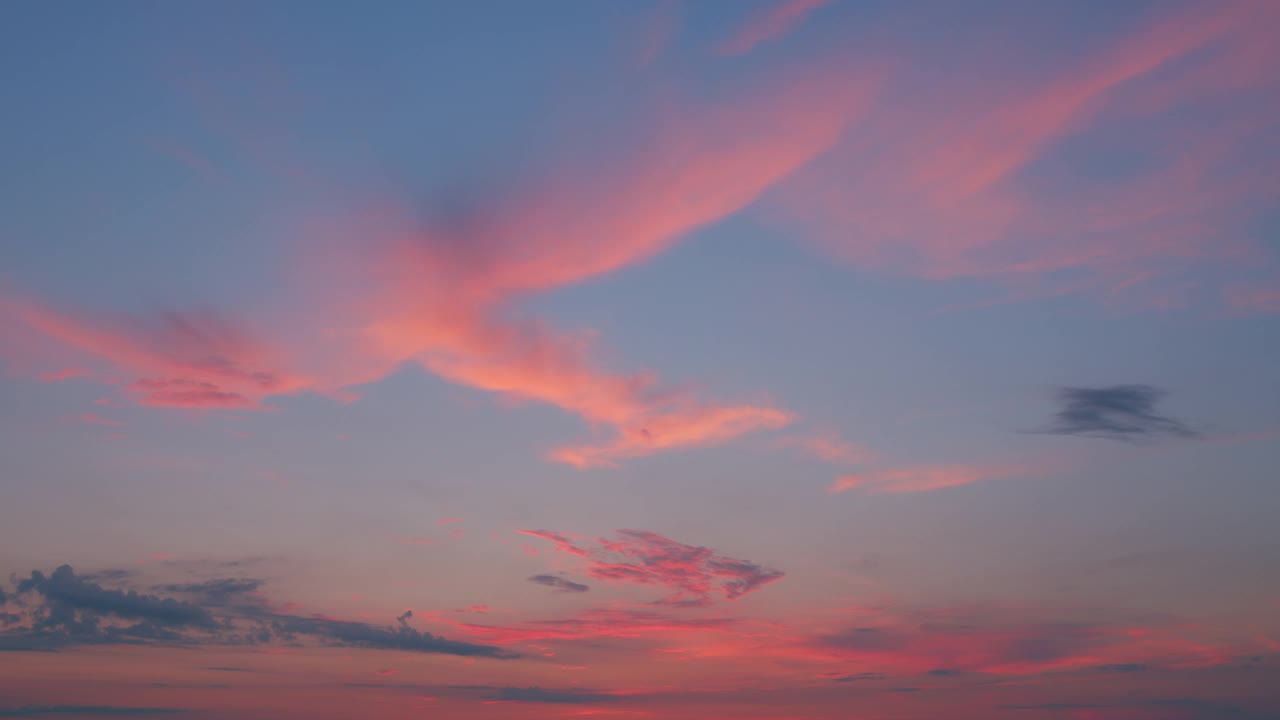 戏剧性的日落。明亮的太阳光线和阳光。晚上的时间。间隔拍摄。视频素材