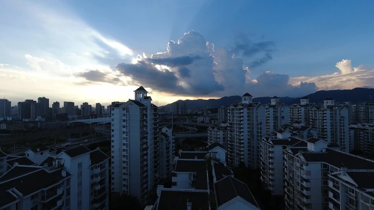 城市居民区日落至夜间延时摄影视频素材