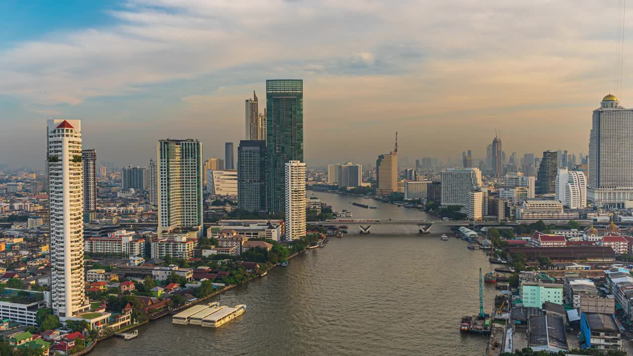 曼谷摩天大楼的时间流逝的城市景观滨江在曼谷市中心区，泰国视频素材