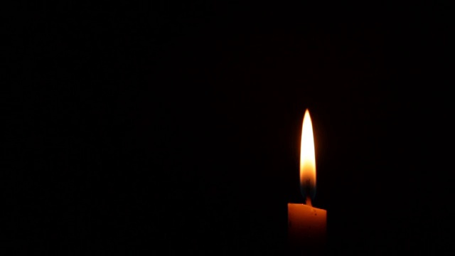 蜡烛燃烧的火焰视频素材