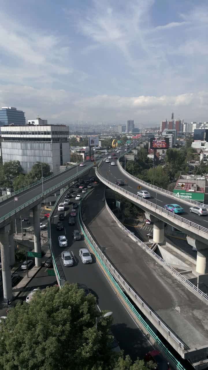 墨西哥城的交通和高架道路视频素材