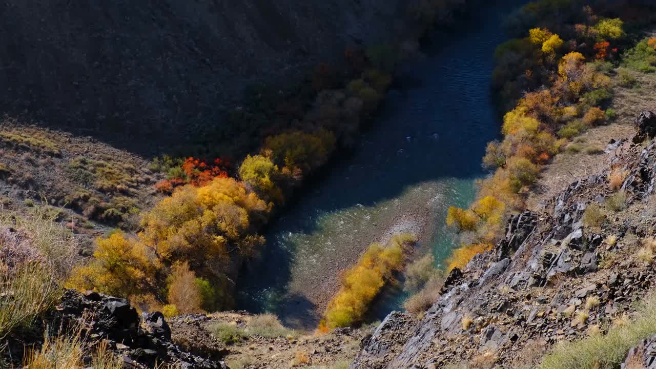 峡谷之秋，江岩之秋视频素材