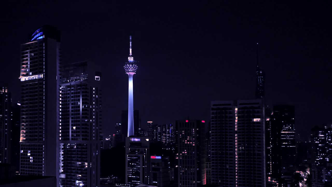 吉隆坡夜晚的高角度城市景观视频素材