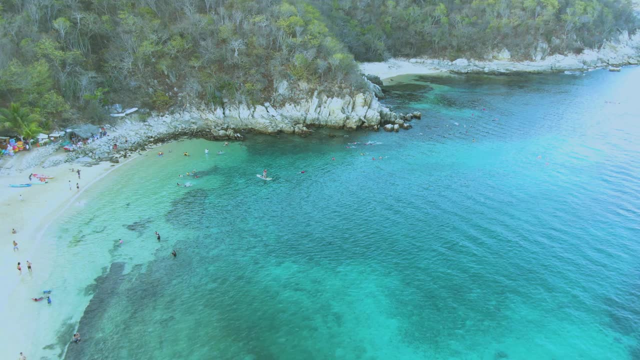 在晴天划皮划艇。空中海拔，鸟眼，瓦哈卡瓦图尔科视频素材