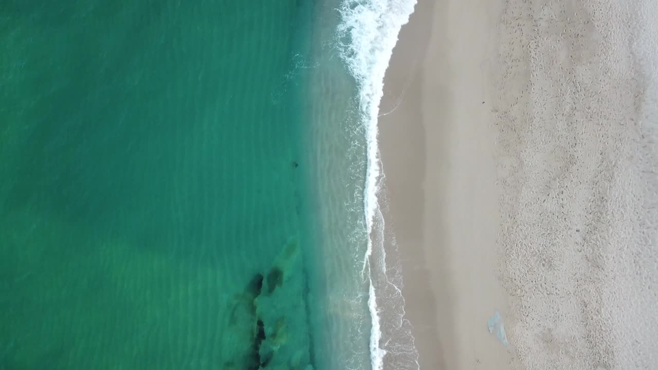 东海的冬季风景/高城郡，江原道，韩国视频素材