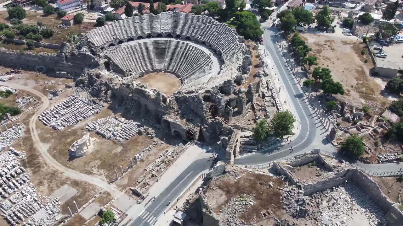 Aspendos圆形剧场废墟的鸟瞰图视频素材