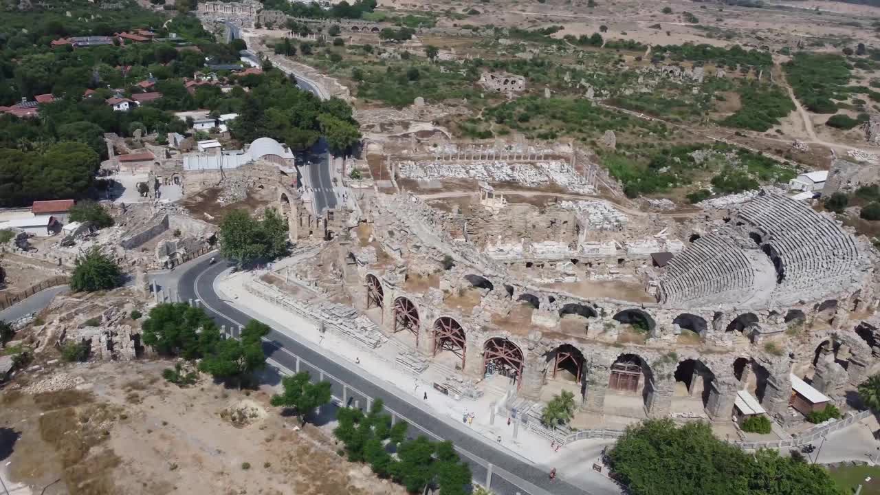 Aspendos圆形剧场废墟的鸟瞰图视频素材