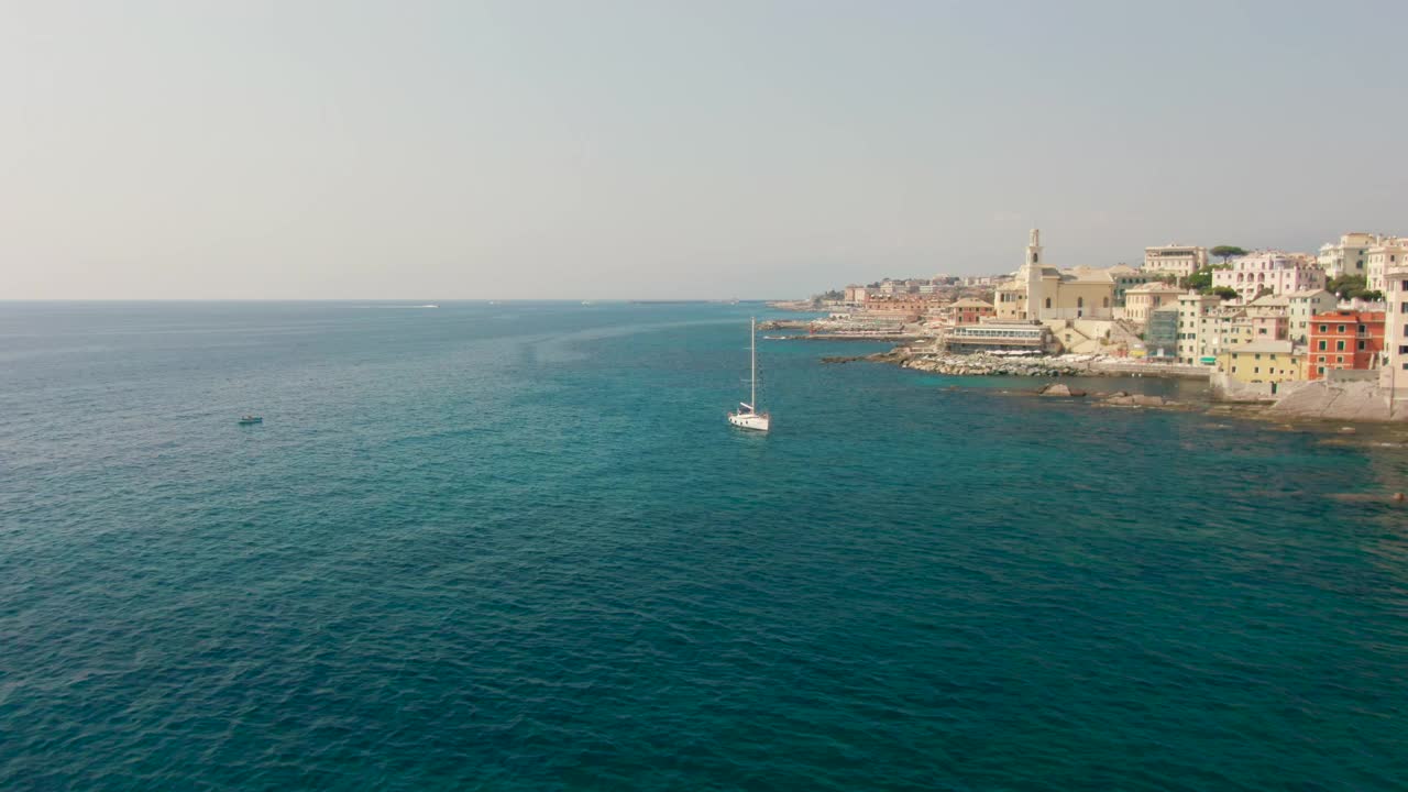 欧洲意大利热那亚夏季地中海城市的风景海岸线视频素材