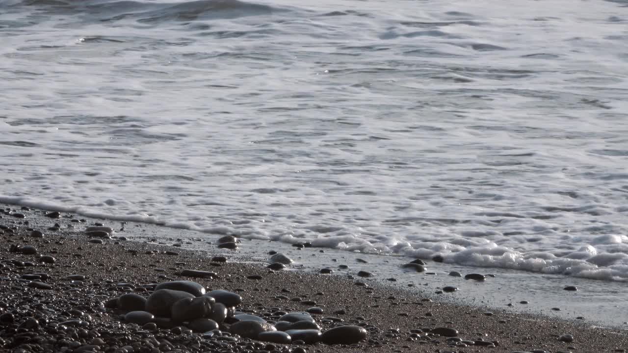 汹涌的大海。海浪。海浪的声音。视频素材