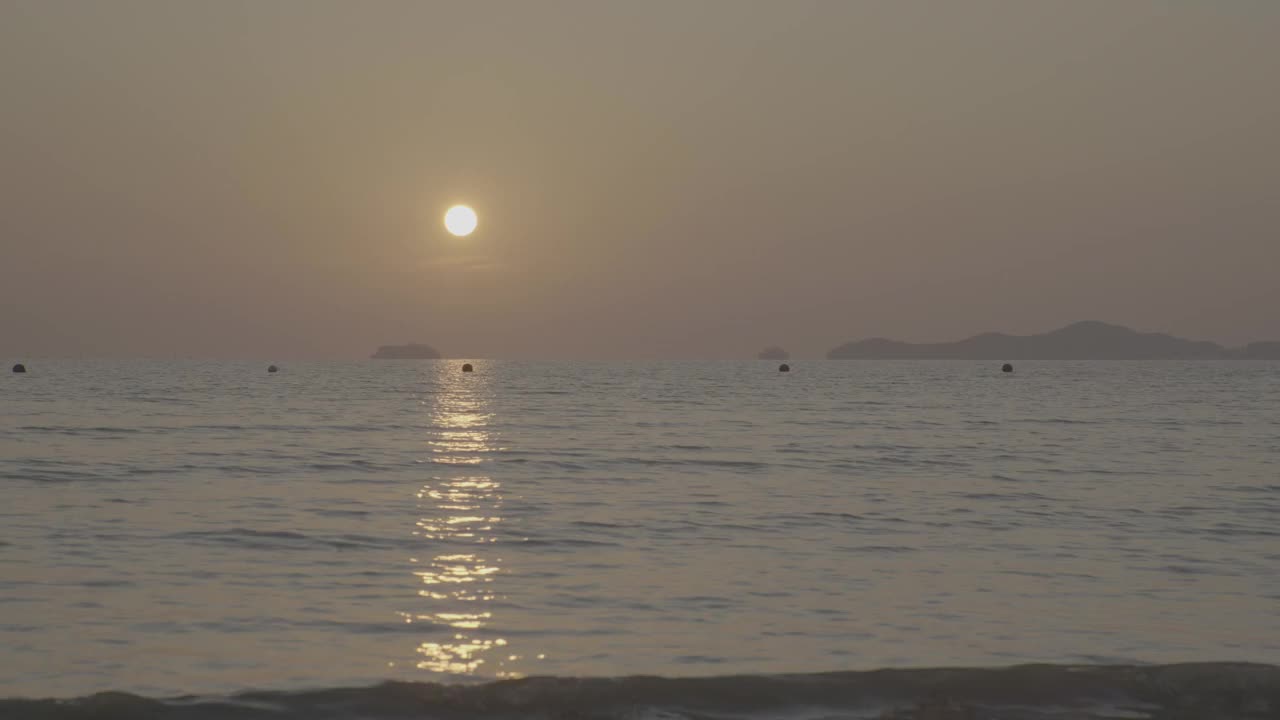 海边的日落和海浪/韩国视频素材