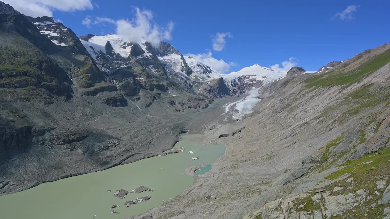 夏季的山脉，奥地利萨尔茨堡Fusch an der Großglocknerstraße大格洛克纳高阿尔卑斯山路视频素材