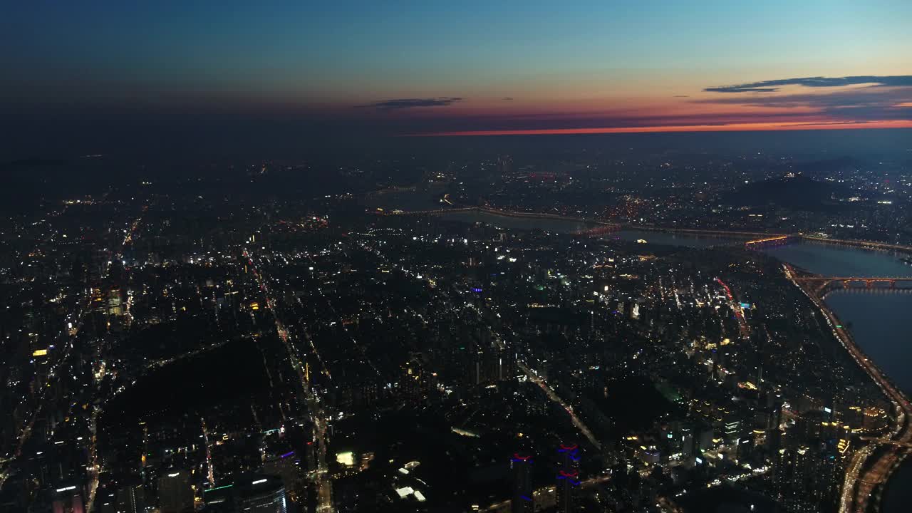 夜景汉江附近的桥/韩国首尔视频素材