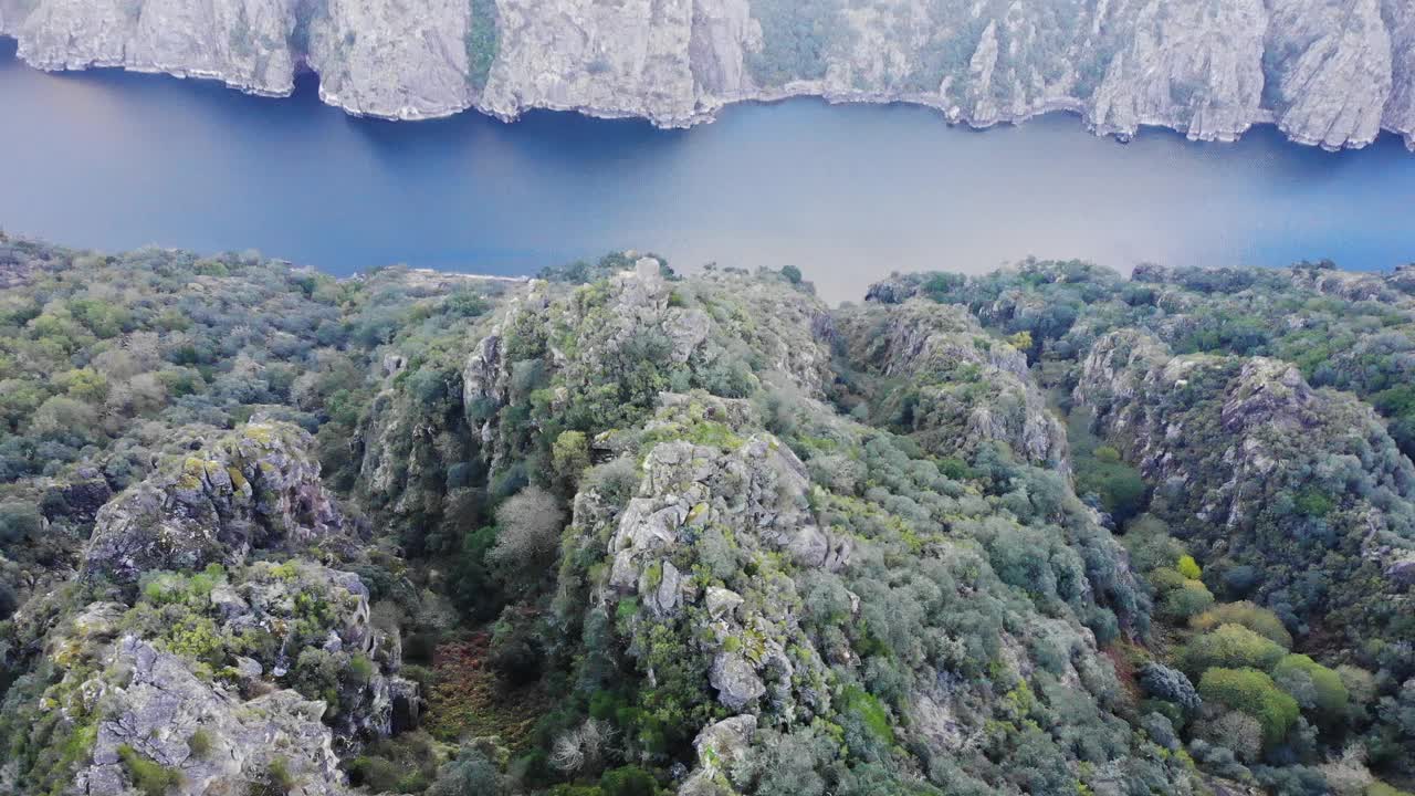 西尔峡谷河的鸟瞰图，加利西亚西班牙视频素材